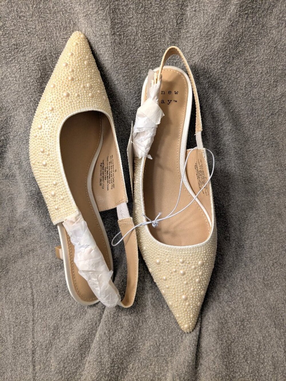 New Women's Size 8 Pearlized Shoes With 1" Kitten Heel